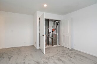 309 Timberleaf Cir in Roselle, IL - Building Photo - Building Photo