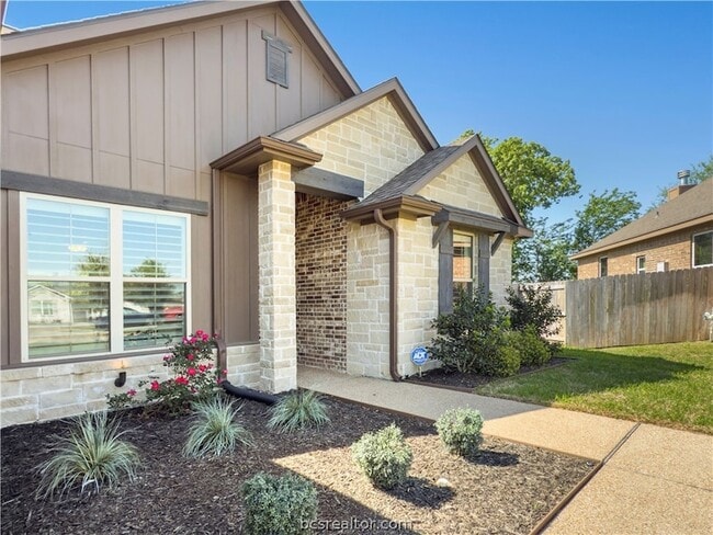 property at 2713 Colony Vis Ct