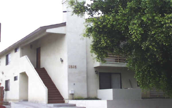 1515 W 208th St in Los Angeles, CA - Foto de edificio