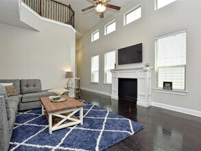 7709 Menchaca Rd in Austin, TX - Building Photo - Building Photo