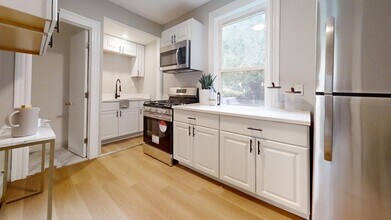 227 R Western Ave in Cambridge, MA - Building Photo - Building Photo