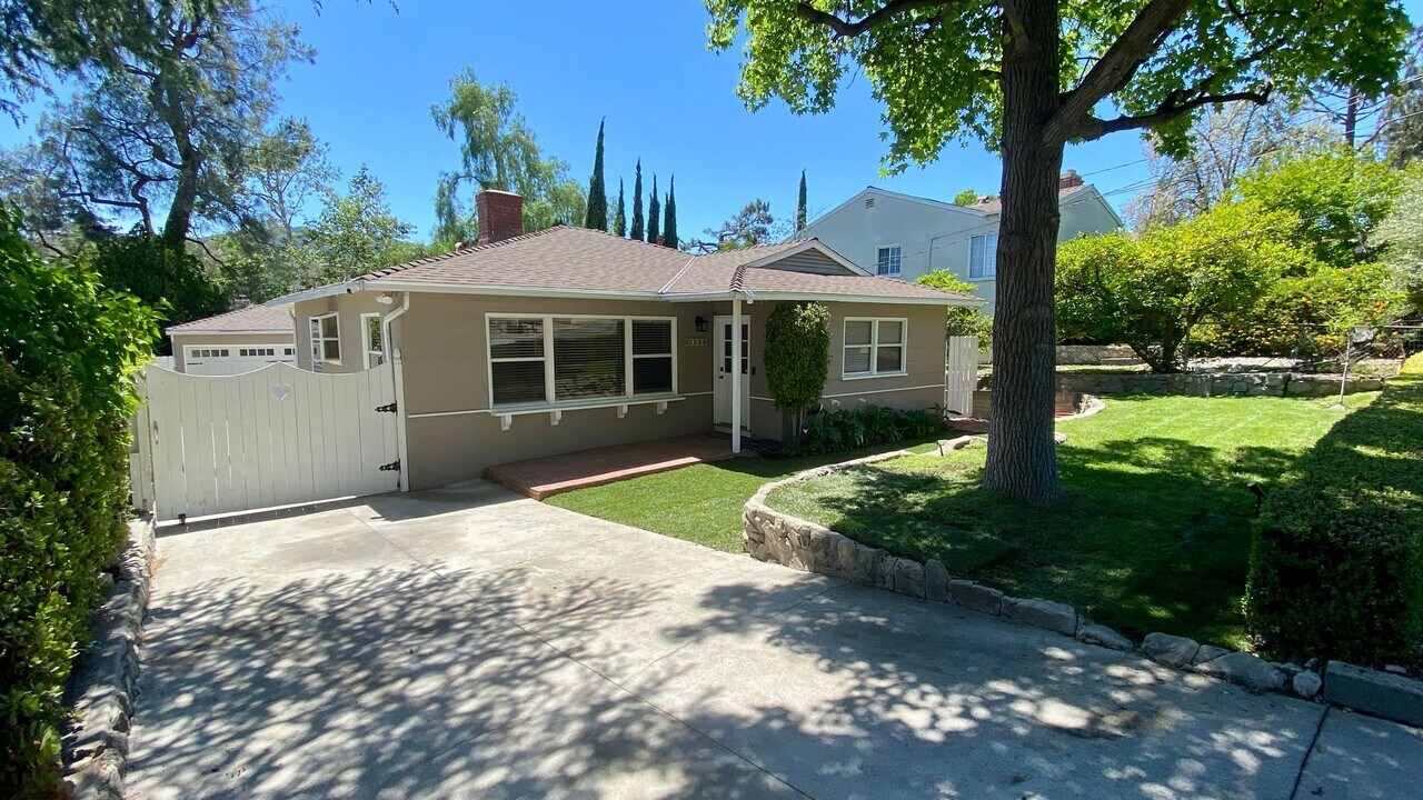 3334 Alabama St in Glendale, CA - Building Photo