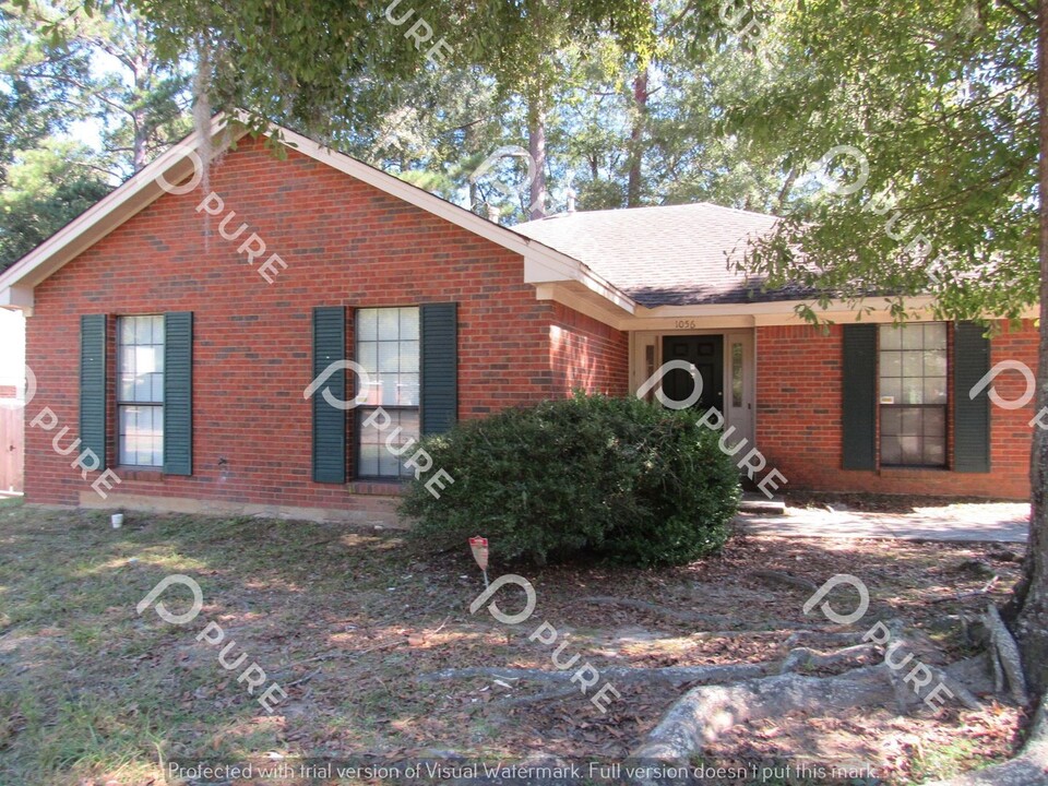 1056 Countryside Ln in Montgomery, AL - Building Photo