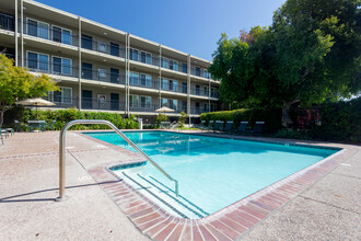 The Aegena Apartments in San Jose, CA - Foto de edificio - Building Photo