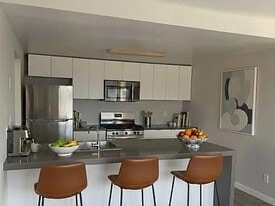 345 N Melrose Dr in Vista, CA - Building Photo