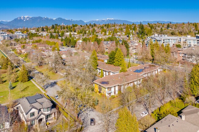 Quilchena Gardens in Vancouver, BC - Building Photo - Building Photo