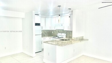 8325 SW 72nd Ave in Miami, FL - Building Photo - Building Photo