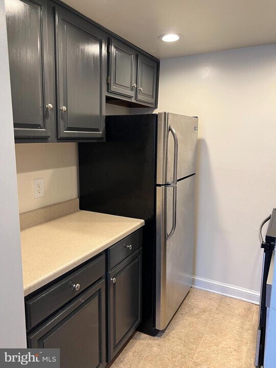 410 Bashford Ln-Unit -101 in Alexandria, VA - Building Photo