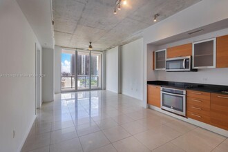 3470 E Coast Ave, Unit H1112 in Miami, FL - Foto de edificio - Building Photo