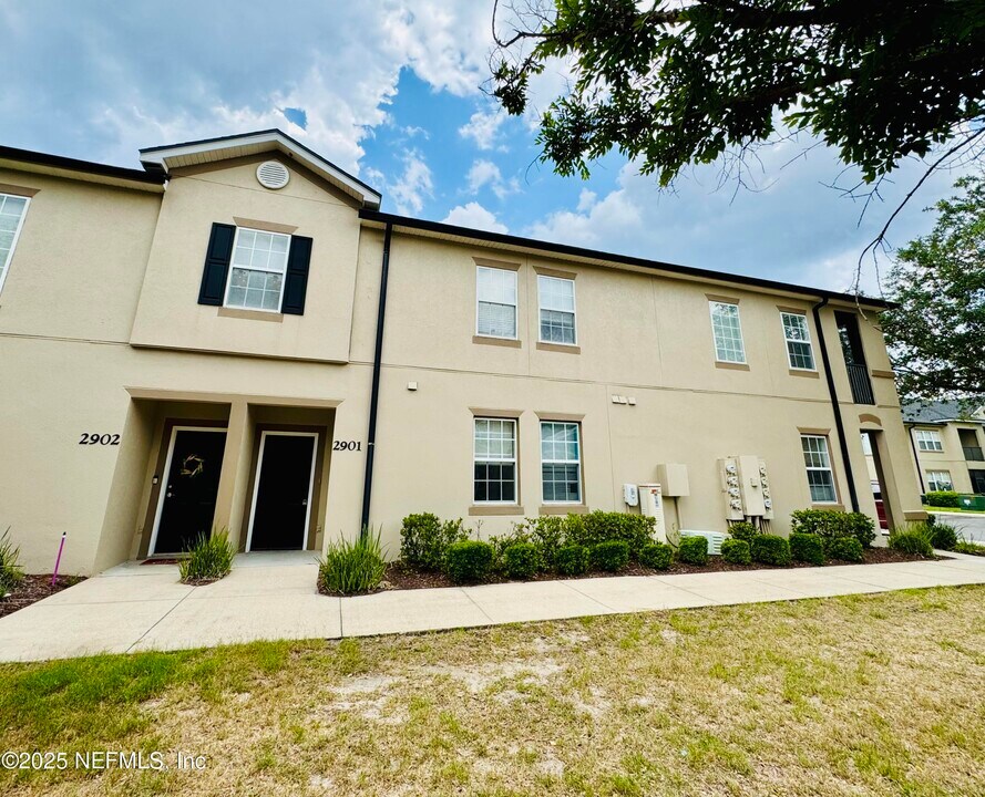 12301 Kernan Forest Blvd in Jacksonville, FL - Building Photo