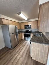 1005 Boedies Ct NE in Silverton, OR - Building Photo - Building Photo