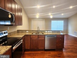 12216 Kingsbrook St in Bowie, MD - Foto de edificio - Building Photo