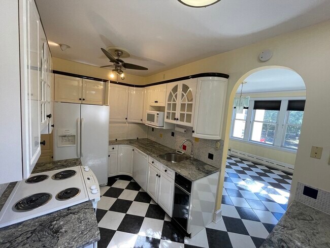 145 Babcock St, Unit 3 in Brookline, MA - Building Photo - Building Photo
