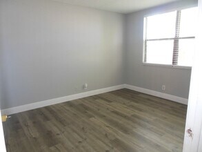 706 Executive Center Dr in West Palm Beach, FL - Building Photo - Building Photo