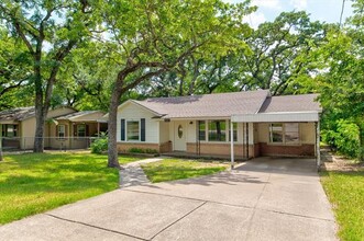 216 S Roberts Cut Off Rd in Fort Worth, TX - Building Photo - Building Photo