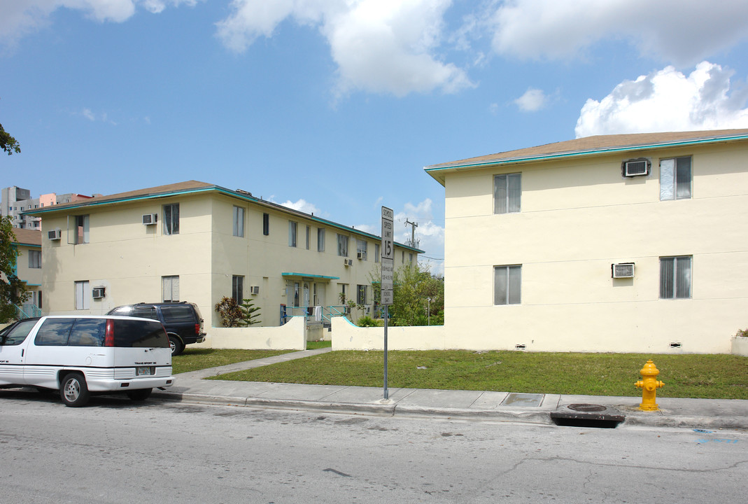 2125-2127 NW 6th St in Miami, FL - Building Photo