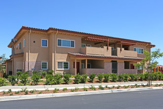 Legacy Commons in Fresno, CA - Foto de edificio - Primary Photo