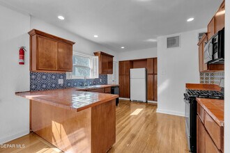 923 McKelligon Dr in El Paso, TX - Building Photo - Building Photo