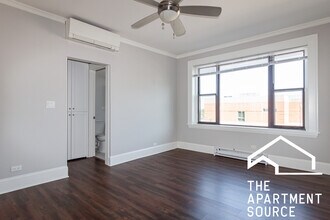 817 W Lakeside Pl in Chicago, IL - Building Photo - Building Photo