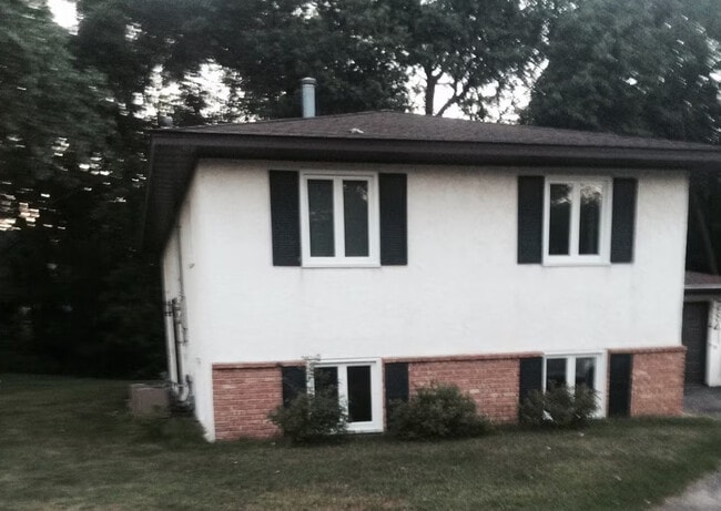 2837 County Rd H2, Unit lower