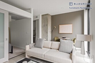 704 Spring St in Seattle, WA - Foto de edificio - Building Photo