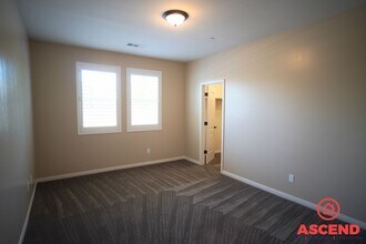 12728 Medallion Dr in Bakersfield, CA - Building Photo - Building Photo