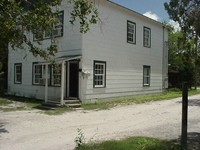 719-725 A Ave in Kingsville, TX - Foto de edificio - Building Photo