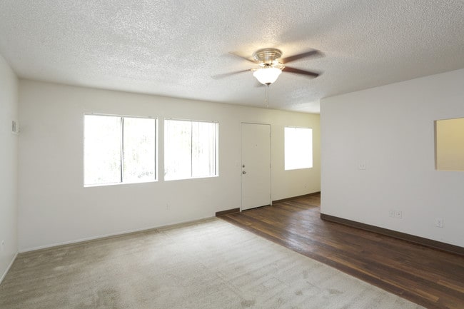 Creekside Villas Apartments in San Diego, CA - Building Photo - Interior Photo