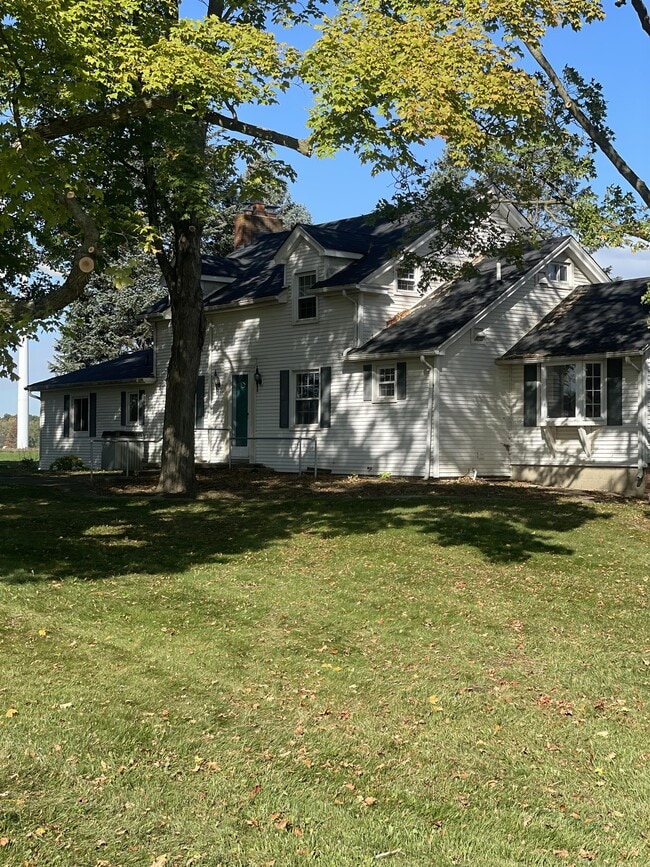7020 Brown Rd in Jonesville, MI - Building Photo - Building Photo