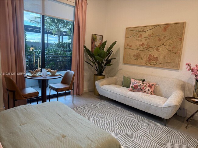 2001 Van Buren St in Hollywood, FL - Foto de edificio - Building Photo