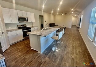 2860 Panther Spg in New Braunfels, TX - Building Photo - Building Photo