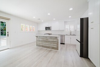 3953 James Dr in Carlsbad, CA - Building Photo - Building Photo