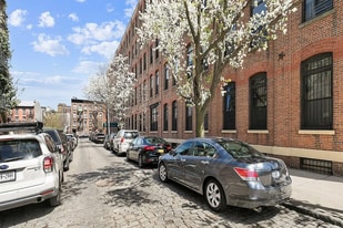 1 Tiffany Pl in Brooklyn, NY - Building Photo