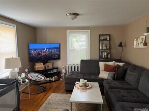 58 Floyd Pl in East Norwich, NY - Building Photo - Building Photo