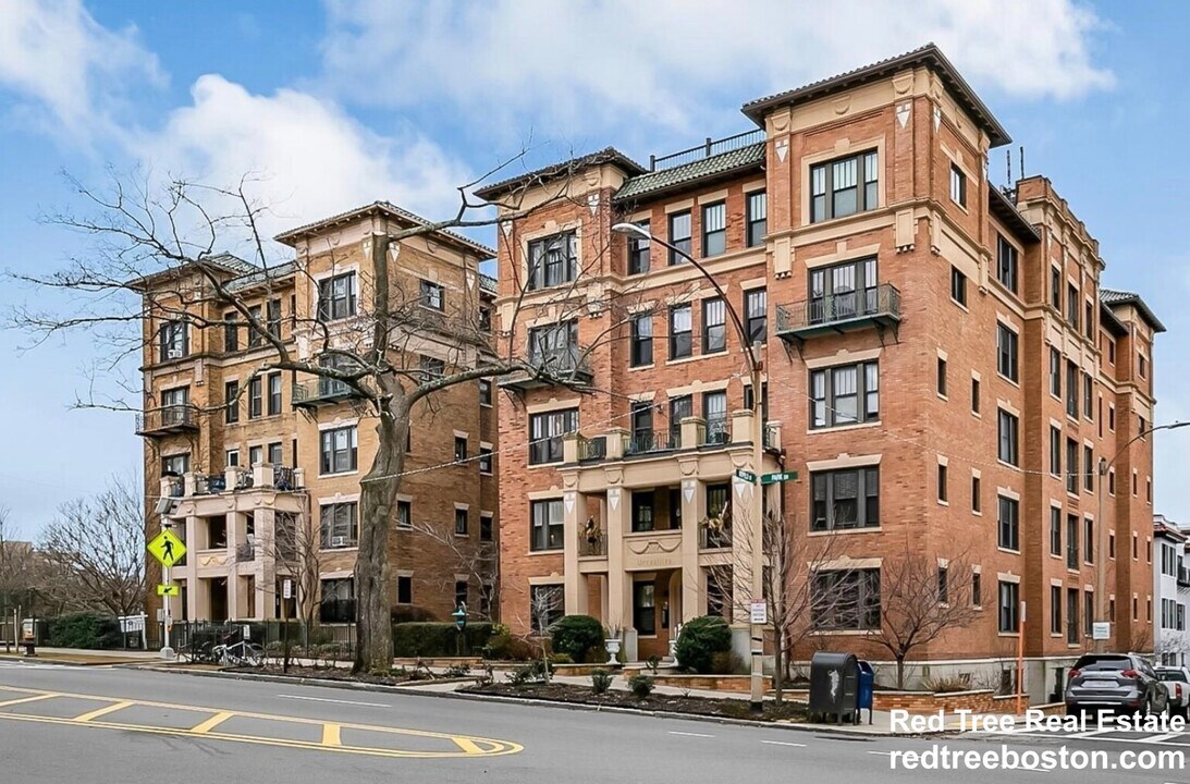 452 Park Dr in Boston, MA - Building Photo