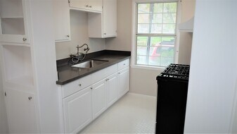 14223 Sherman Way in Los Angeles, CA - Building Photo