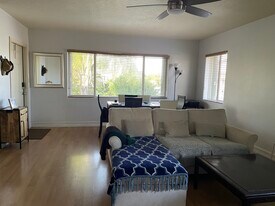 1423 Holly Heights Dr, Unit 12 in Fort Lauderdale, FL - Building Photo