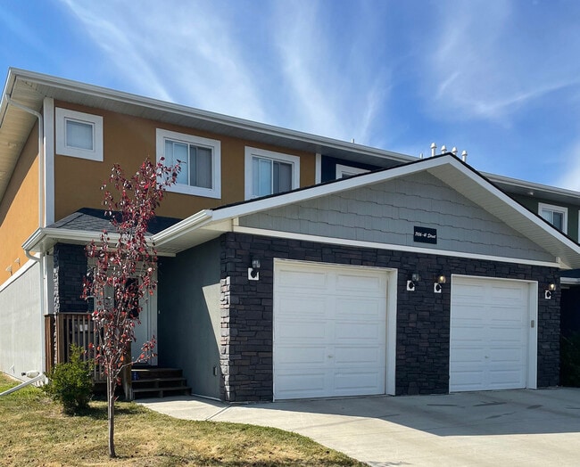 Prairie View Townhomes in Lloydminster, AB - Building Photo - Building Photo