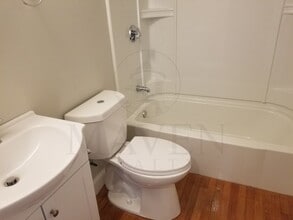 35 Whitfield Rd, Unit 3 in Somerville, MA - Building Photo - Building Photo