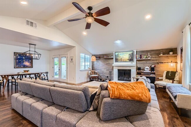 7905 Wycombe Dr in Austin, TX - Building Photo - Building Photo