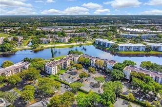 9440 Poinciana Pl in Davie, FL - Building Photo - Building Photo