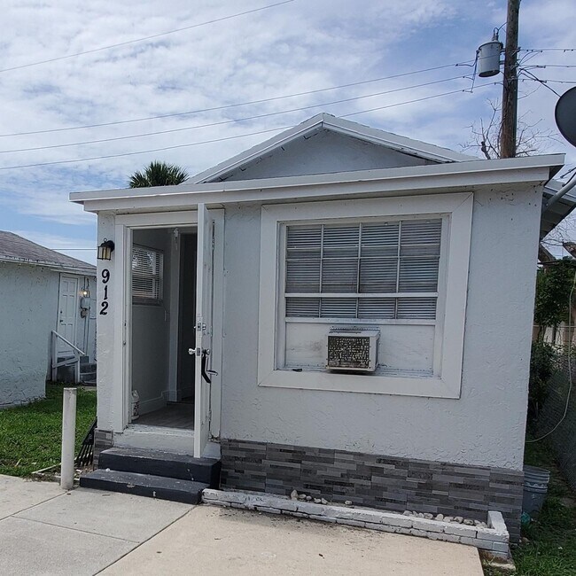 property at 912 8th St