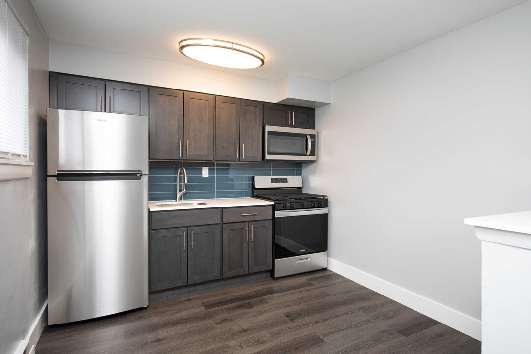 Holme Circle Apartments in Philadelphia, PA - Building Photo