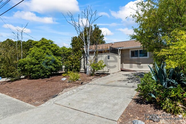 926 Allview Ave in El Sobrante, CA - Building Photo - Building Photo