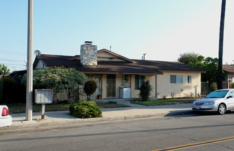 2031 E Almont Ave in Anaheim, CA - Building Photo - Building Photo