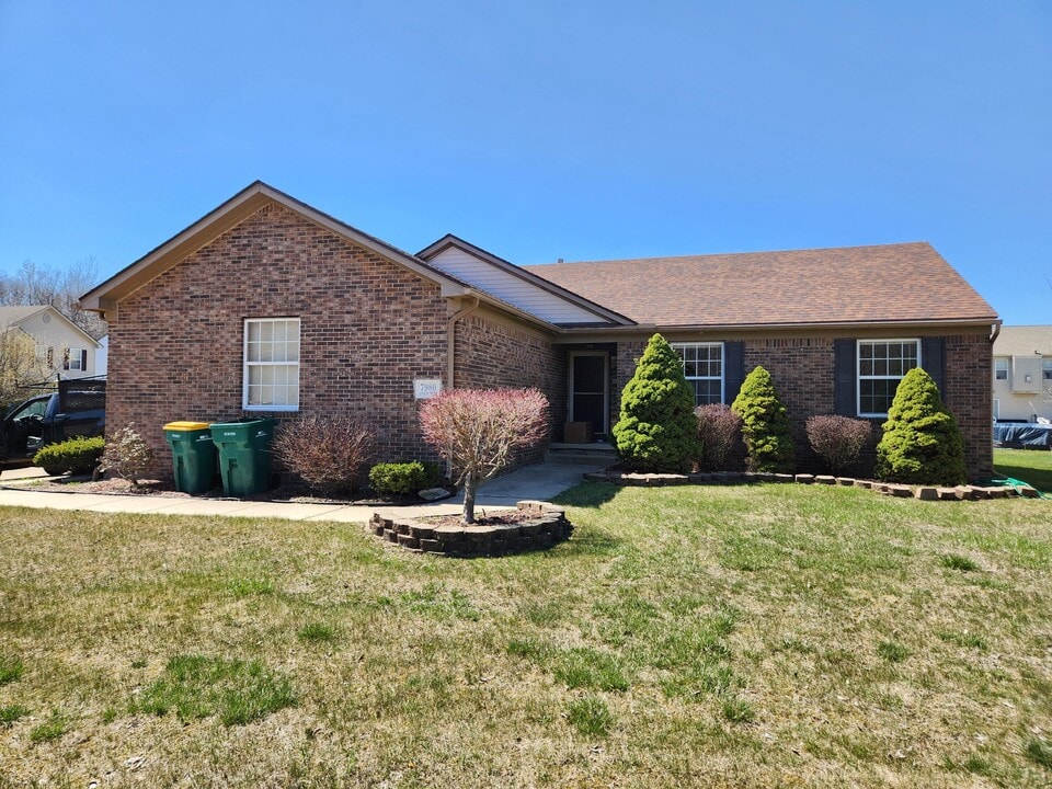 7980 Amber Dr in Romulus, MI - Building Photo
