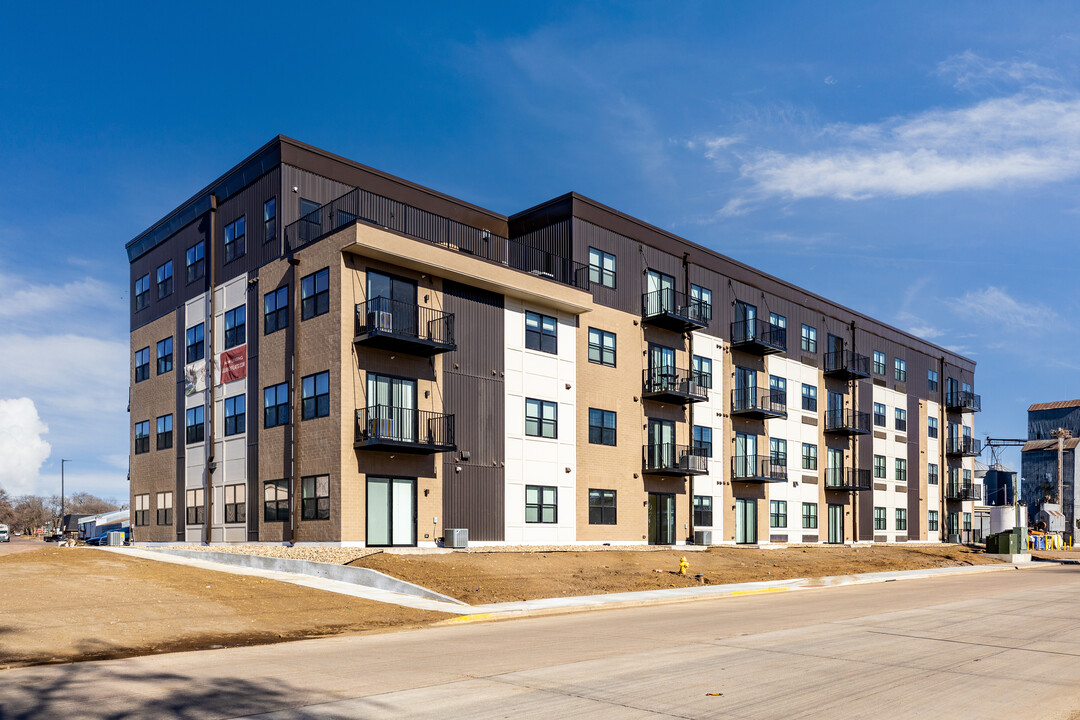 Gurney Flats in Yankton, SD - Building Photo