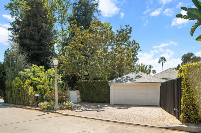 103 N Anita Ave in Los Angeles, CA - Building Photo - Building Photo