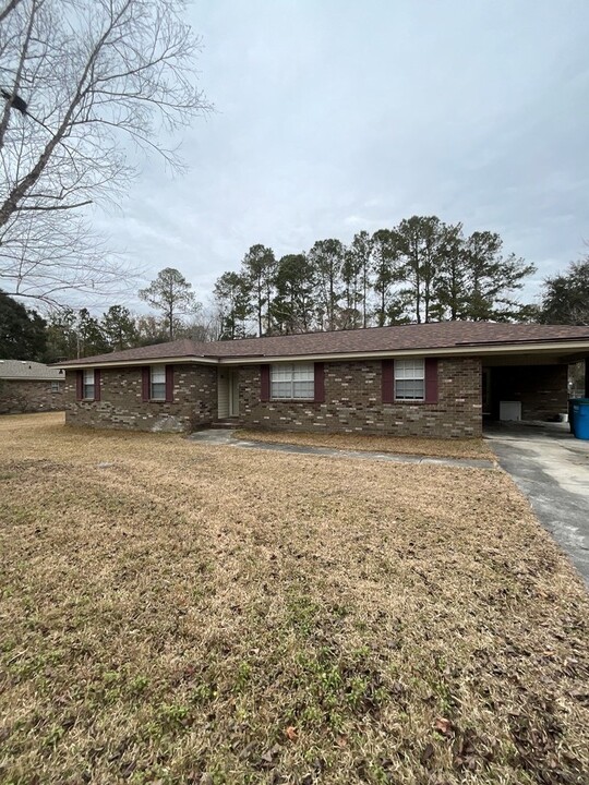 106 W Moore St in Bloomingdale, GA - Building Photo