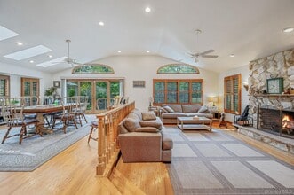 6 Bay Dr in Hampton Bays, NY - Building Photo - Building Photo